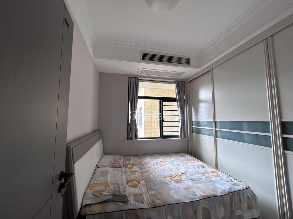 城南，亏本出售，新街，精装三房，成色新，电梯好楼层，证满二