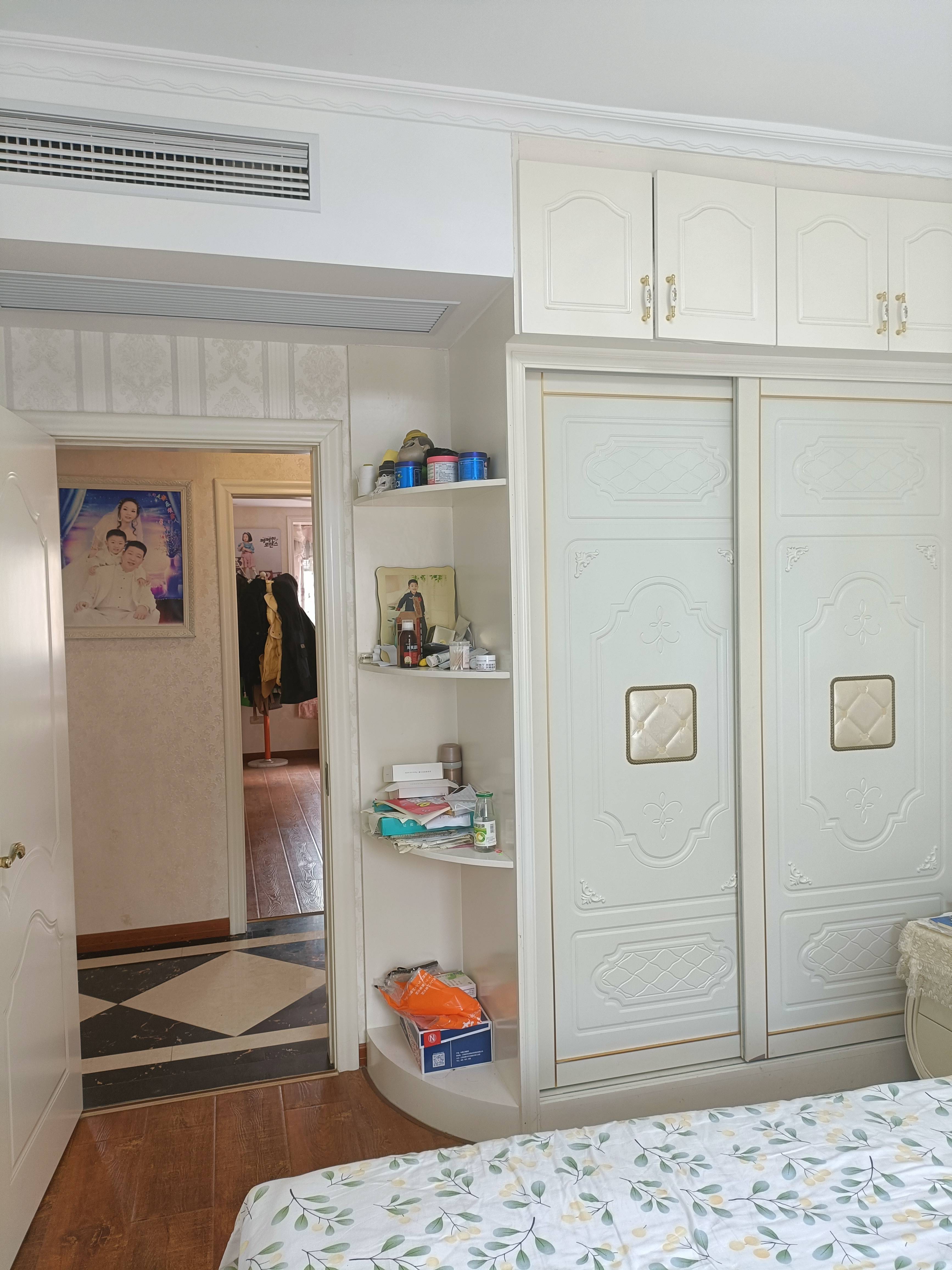 房东亏本出售，沔阳对面，电梯中间楼层，欧式装修四房，拎包入住