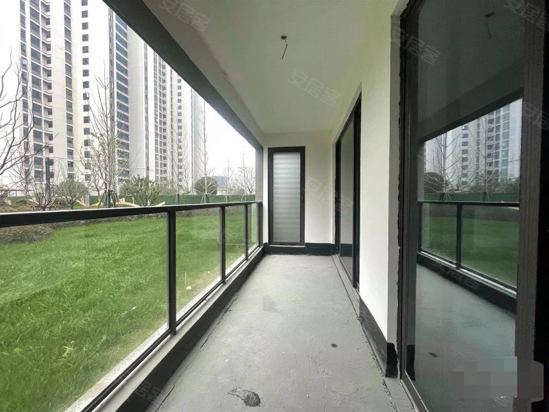 361，急售，吾悦，小高层 ，一梯一户， 单价不到5000， 采光好，大阳台