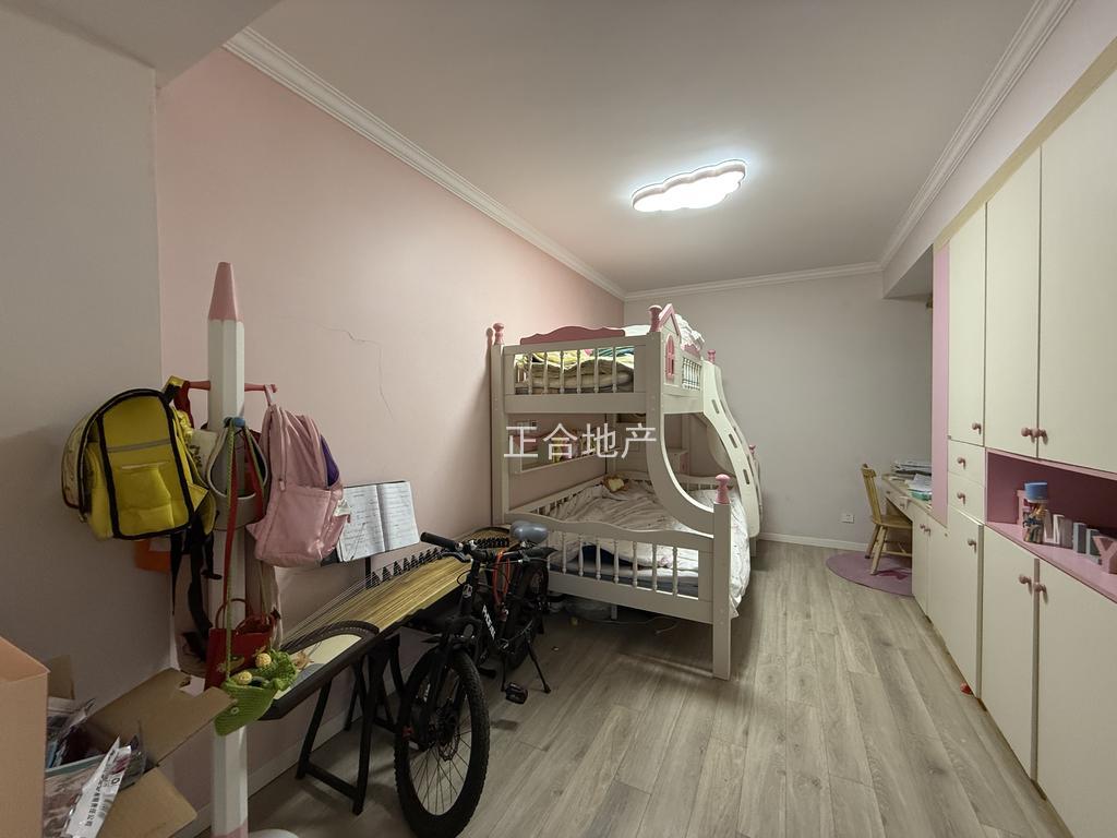 诚心出售，新城一号5期，洋房，精装三房，成色新，南北通透，户型好，证满二