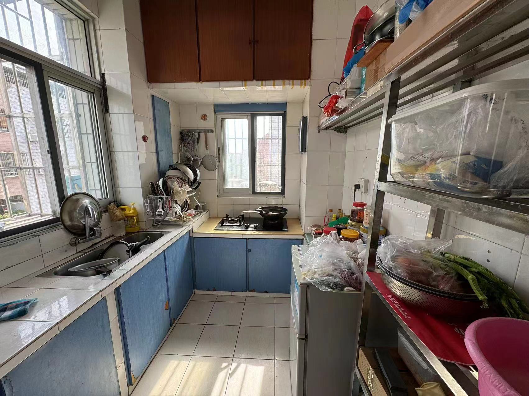 复州花园.精装三房.步梯5楼.看房方便