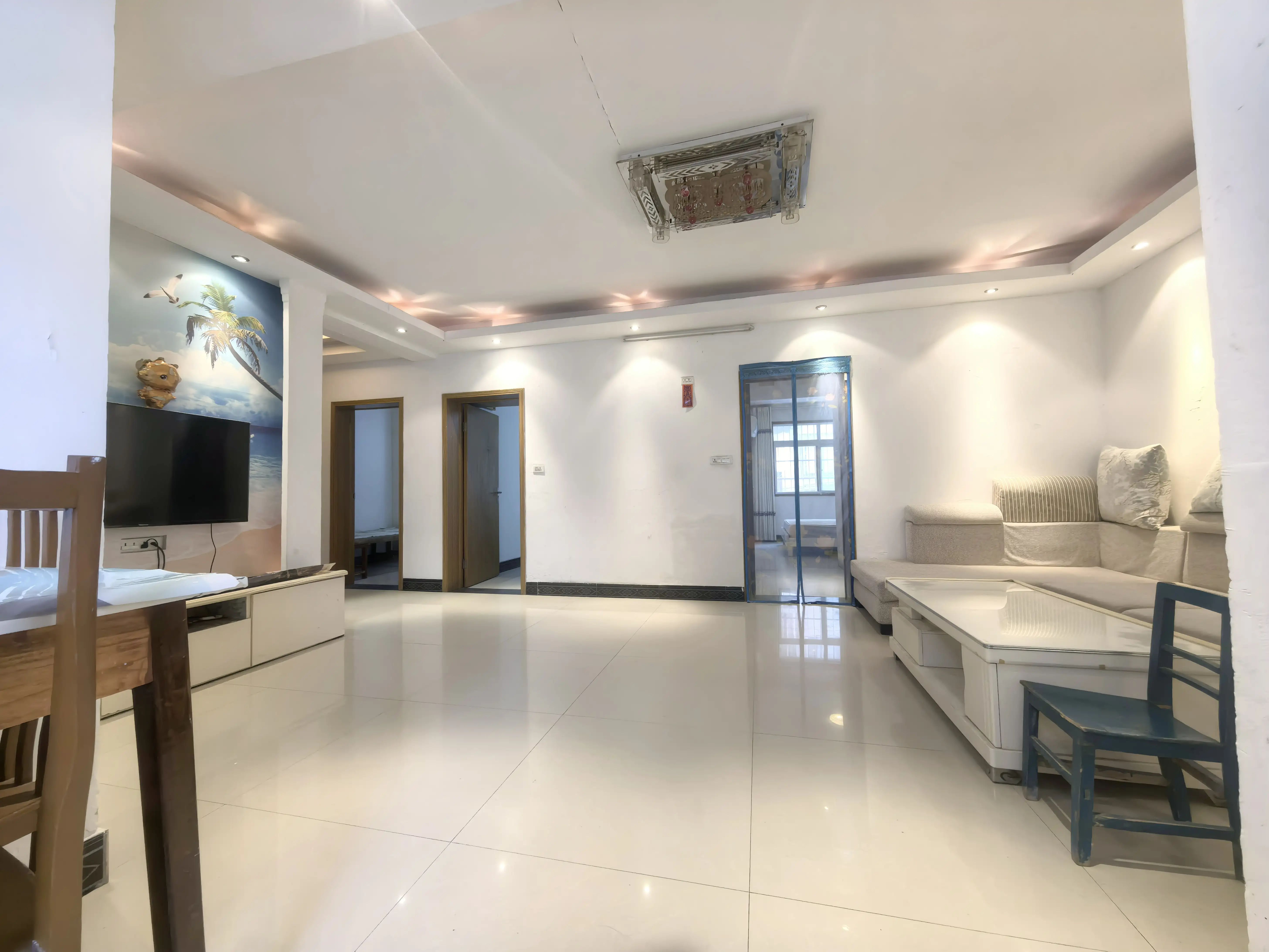 江滩公园旁，商城附近，步梯2楼，好楼层，精装三房，证满二