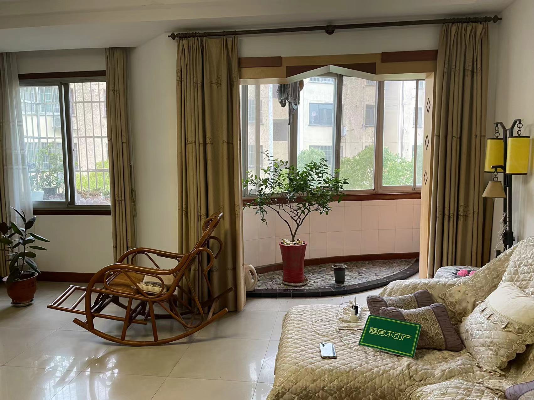 德政园精装3房2卫三个阳台步梯5楼业主诚心出售