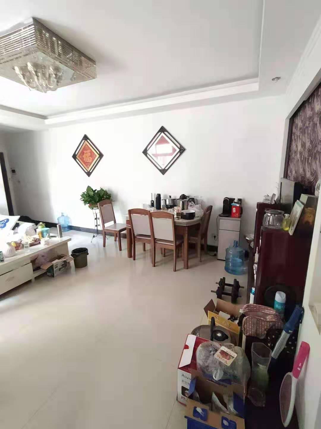 各自付税，看房方便，房主急售永和小区精装2室2厅1卫1阳台