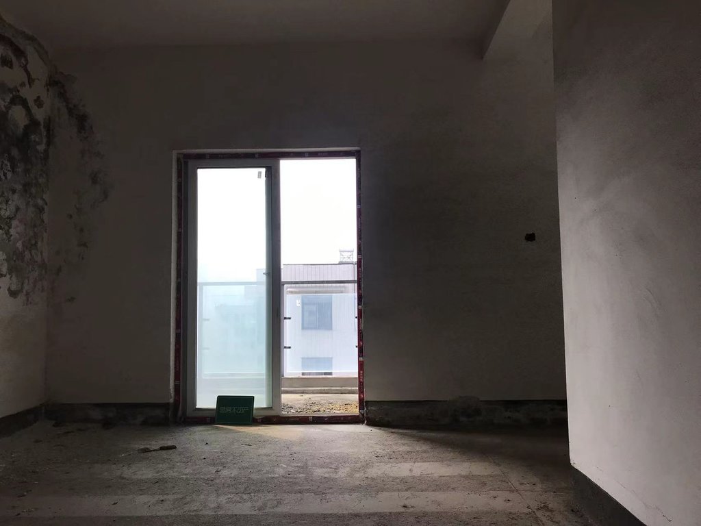 世纪雅园毛坯复式户型方正带一个车位房东诚意出售