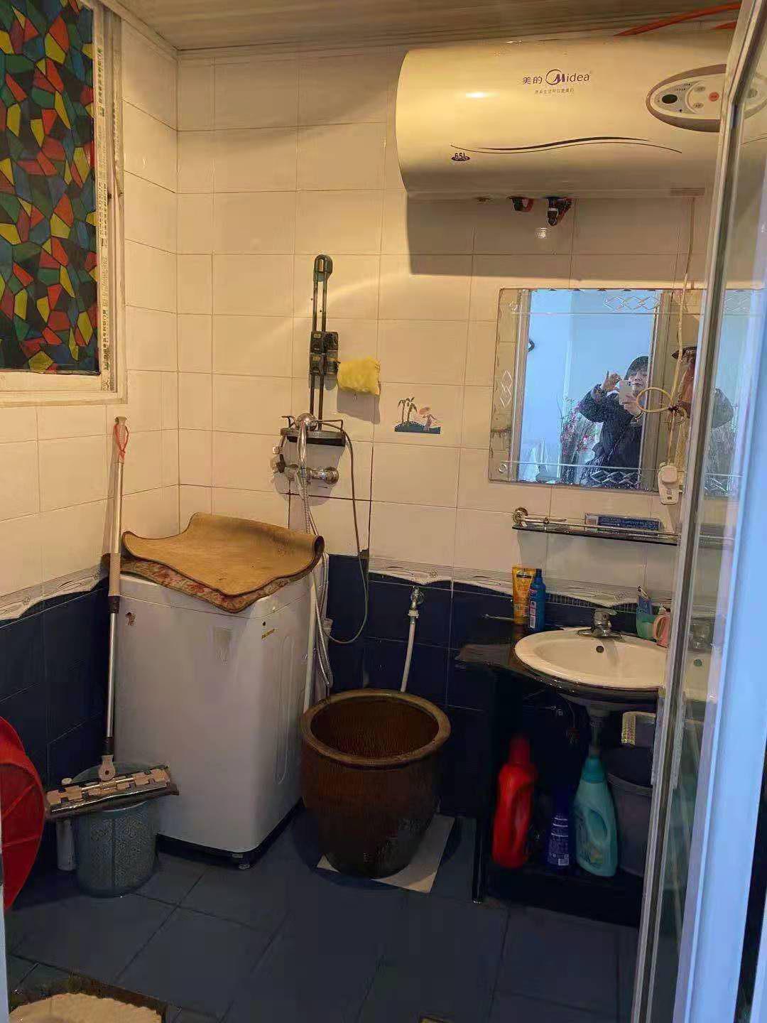 地富小区36万元104㎡3室2厅2卫，小区停车方便！