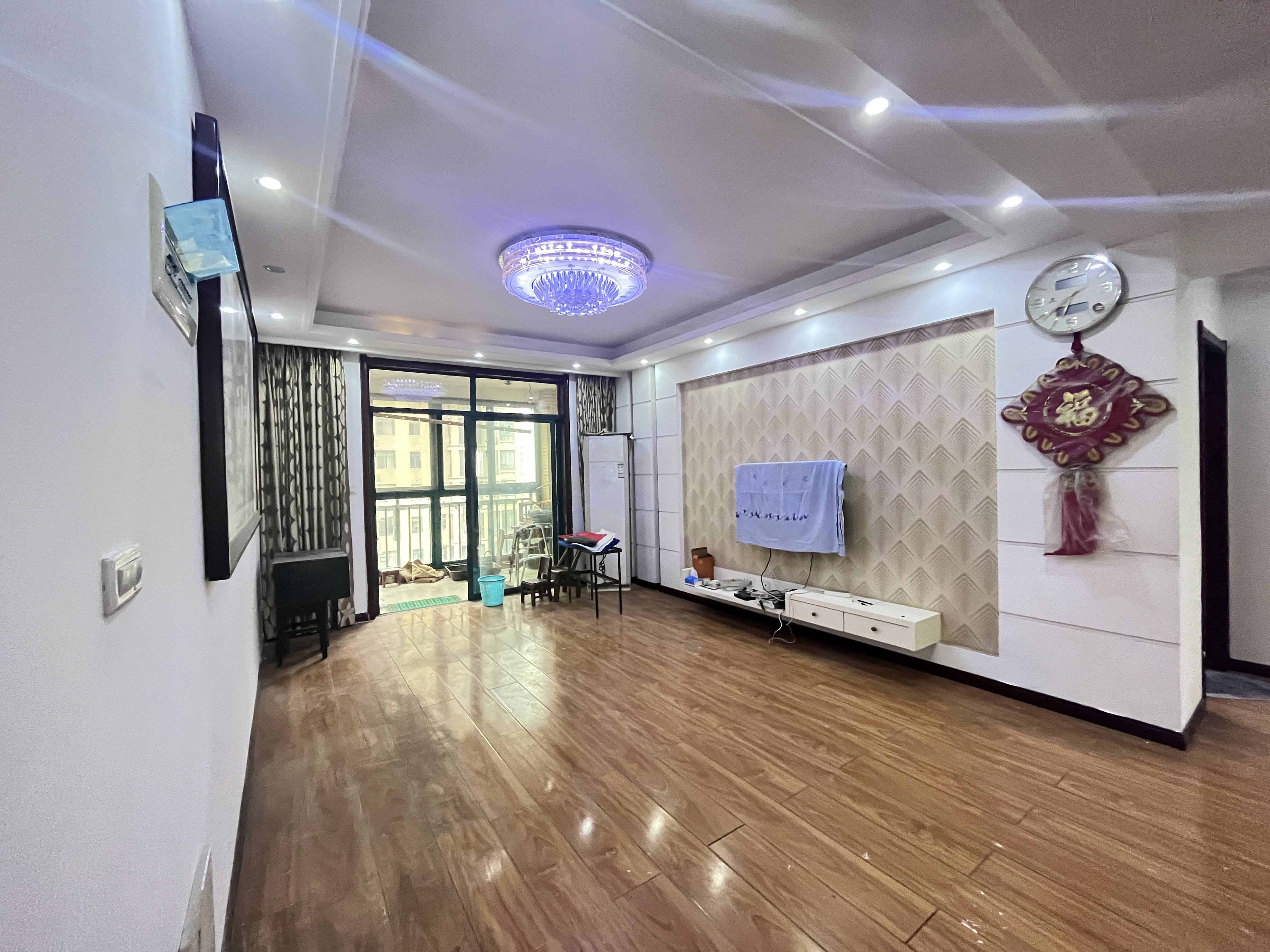 新城一号.简装三房边户.证件满二.看房方便