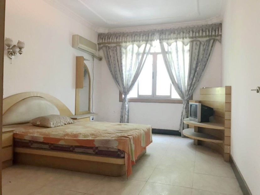 桃园小区三室两厅两位，步梯好楼层，