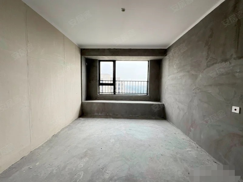 390，捡漏，城南吾悦广场，东边户，南北通透，业主诚心出售，急售