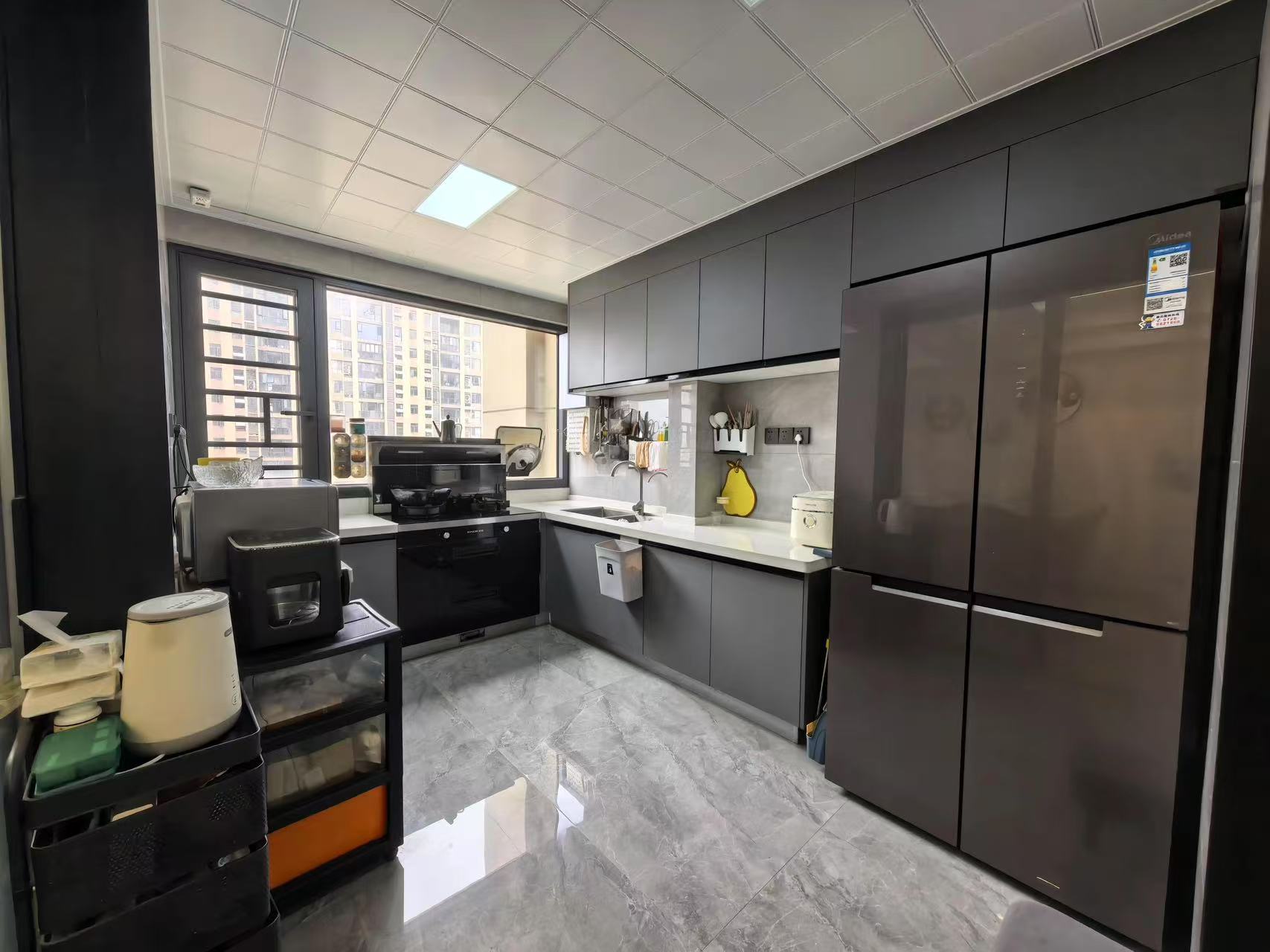 亏本出，城南，元泰未来城B2区，精装三房，成色新，中间好楼层，证满二