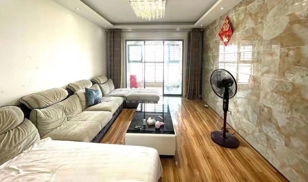 福星城高性价比精装大2房1卫出租楼层好，采光好，保养好，空间大拎包入住。出行方便。成熟社区，配套齐全。