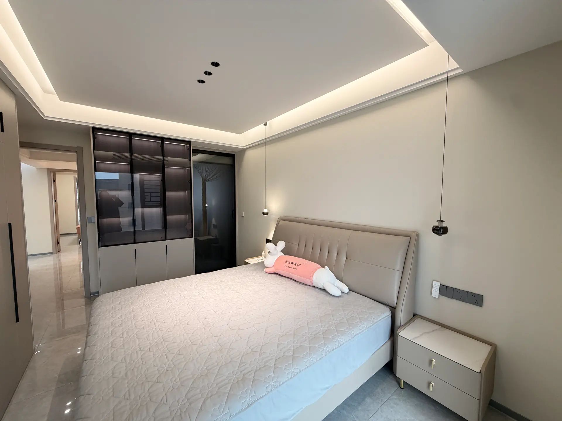 吾悦广场旁，元泰C区，精装三房两卫四阳台，9.9成新，6k多单价，电梯好楼层价格看中可谈❗️