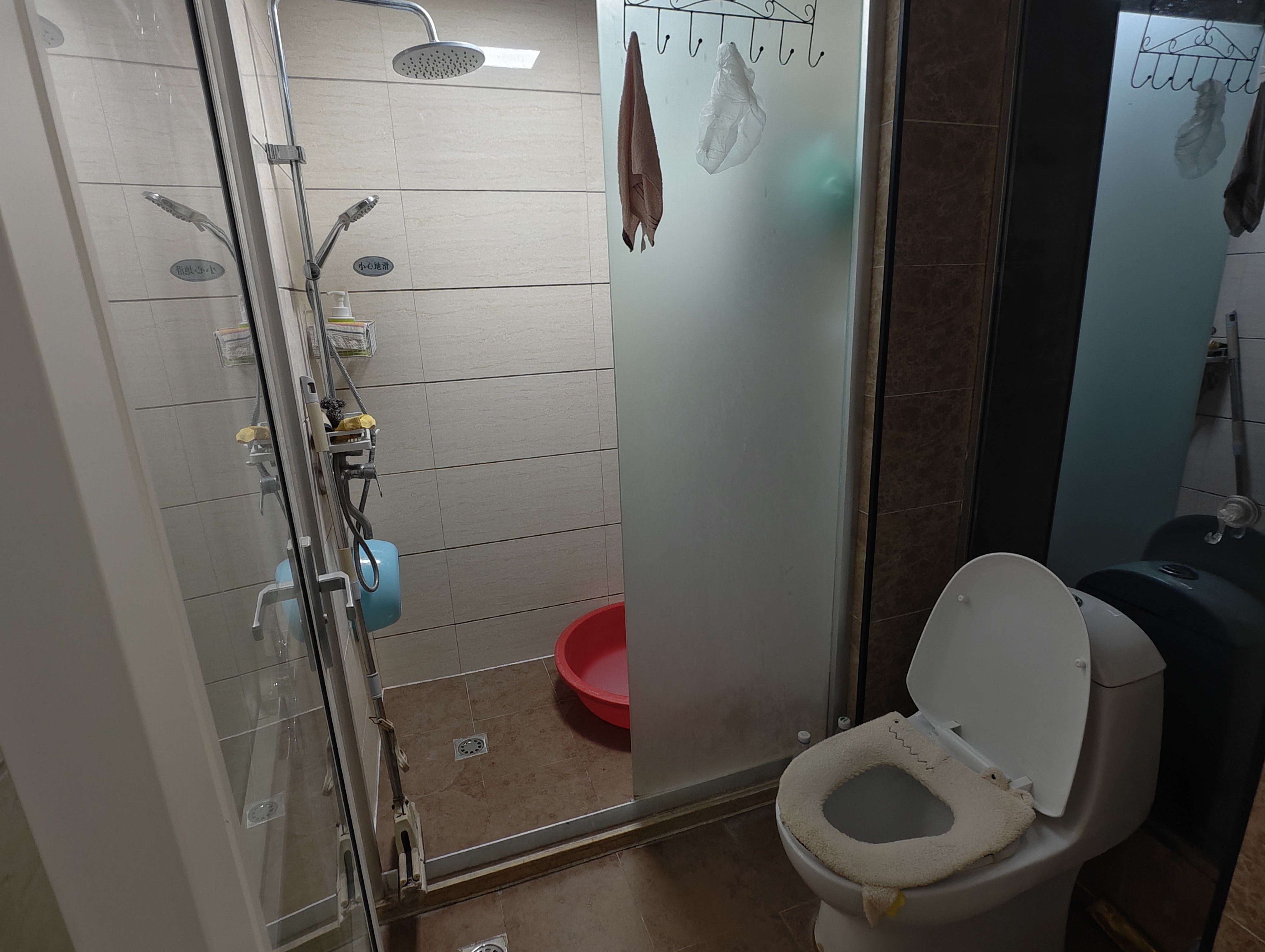 急售，​商城旁，电梯中间楼层！精装，好楼层，业主诚心出售，拎包入住