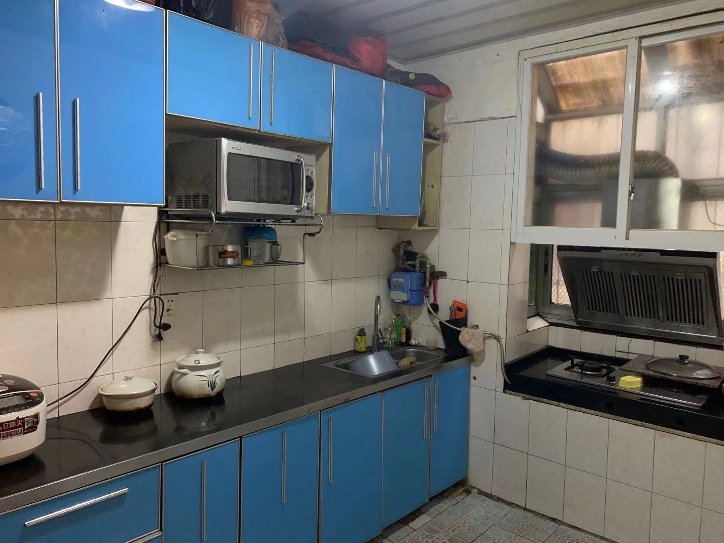 黄荆小区 街旁现浇结构门口可以停车前宽后宽实际面积440平南北朝向拎包入住