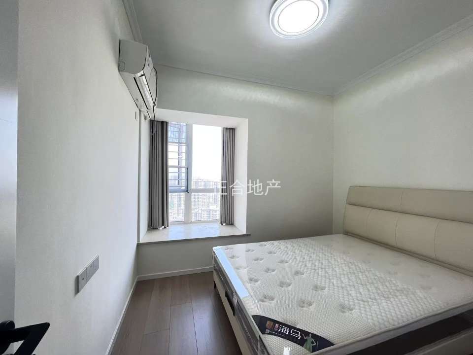 降价了，城南，森林国际，电梯好楼层，精装三房二卫，下楼就是新二中二小，老证，一天未住