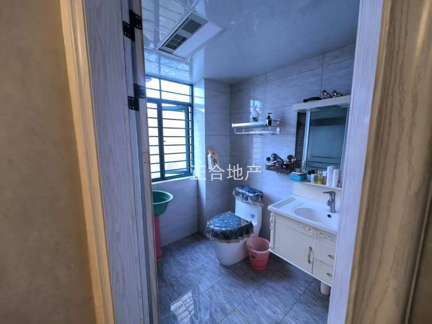 城南，新城壹号，实验三小旁，电梯好楼层，单价5200，精装三房两卫，证满二