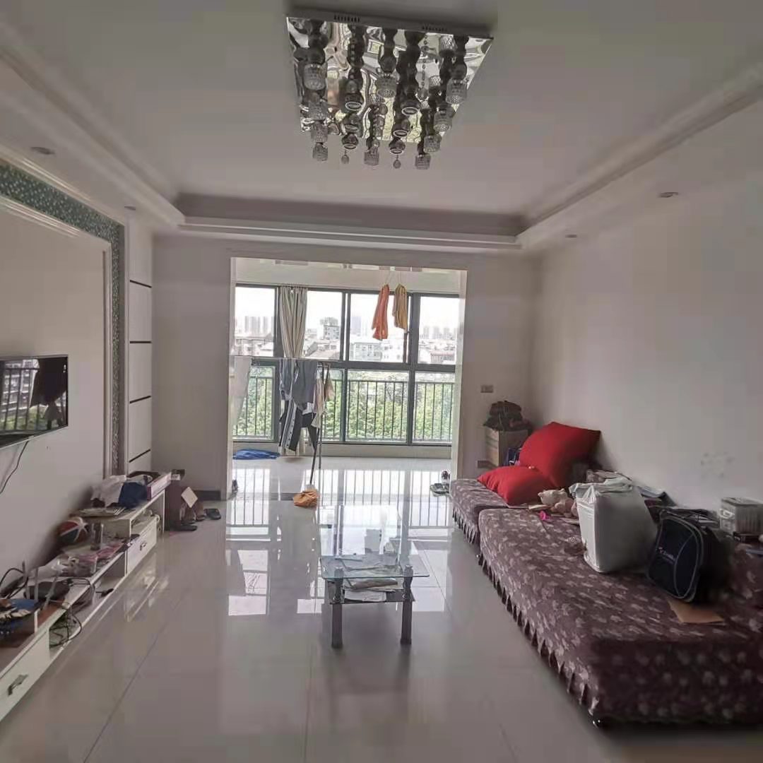 圣淘沙国际花园三房两厅两卫小区环境优美证满二诚意出售！