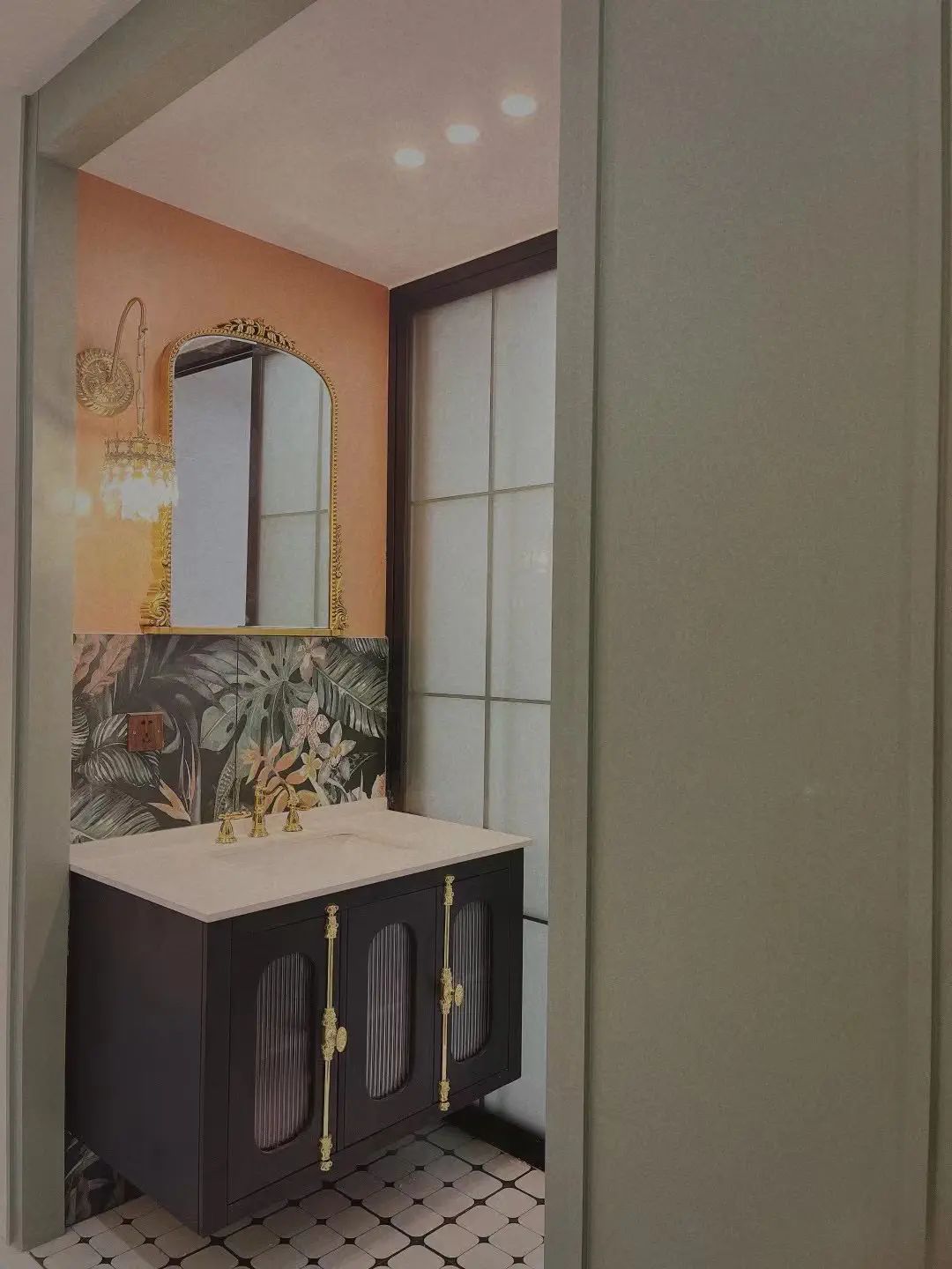 亏本出售，绿地香格里拉，电梯洋房，边户，3开间朝南，带衣帽间，证满二