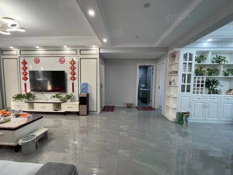 锦绣江山瑞园，电梯洋房，精装3房2卫，好楼层6楼，总高11层，9.5成新，拎包即住，价格可谈