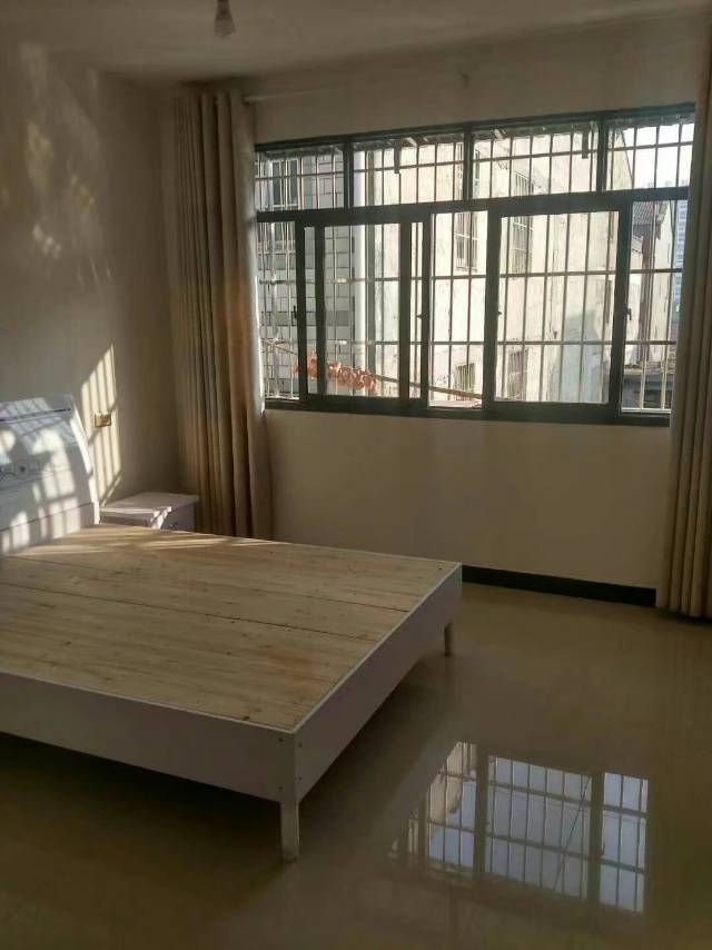 沙嘴四居前通路， 房间实拍， 拎包入住，（房东直租13593998780）