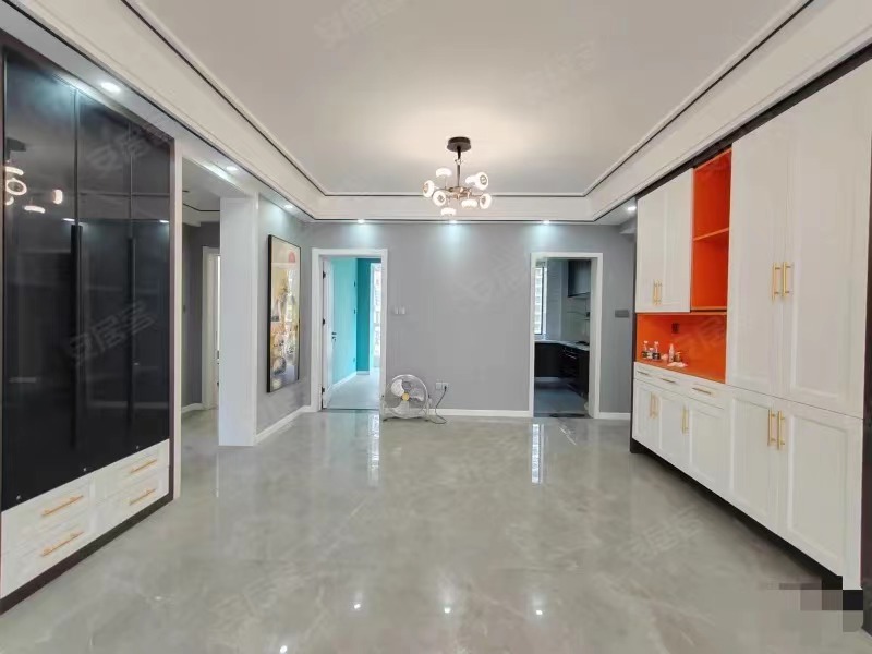 110，急售，荣怀，电梯小高层边户，精装三房，业主一天未住，价格可谈，证满二