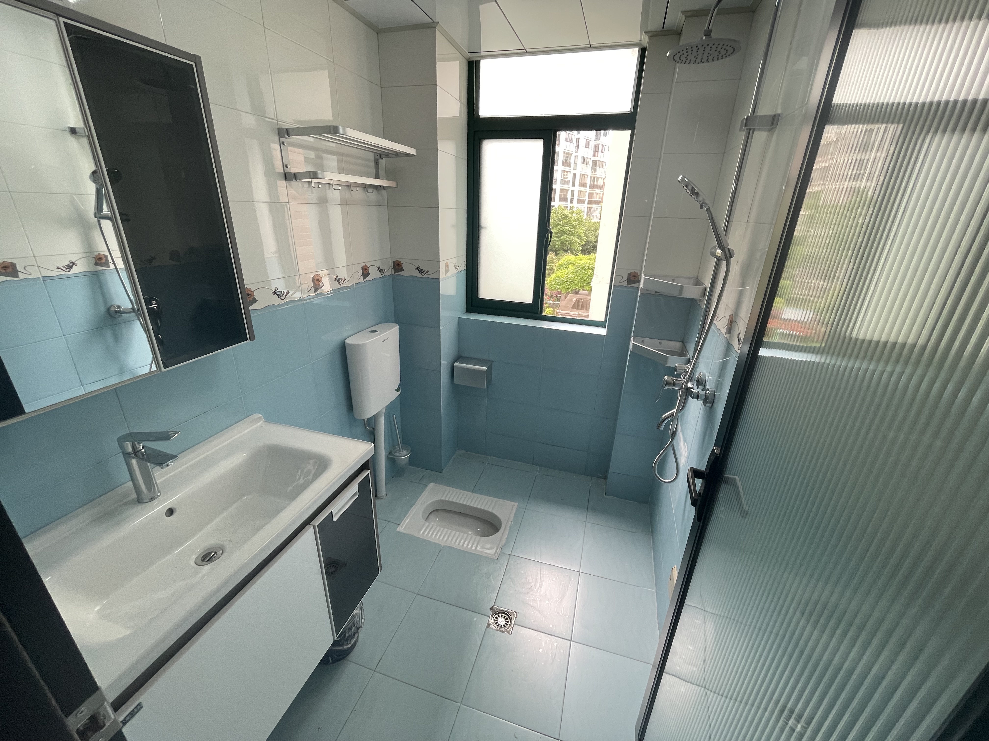 明珠豪庭花园小区电梯小洋房装修新沃尔玛对面看房钥匙