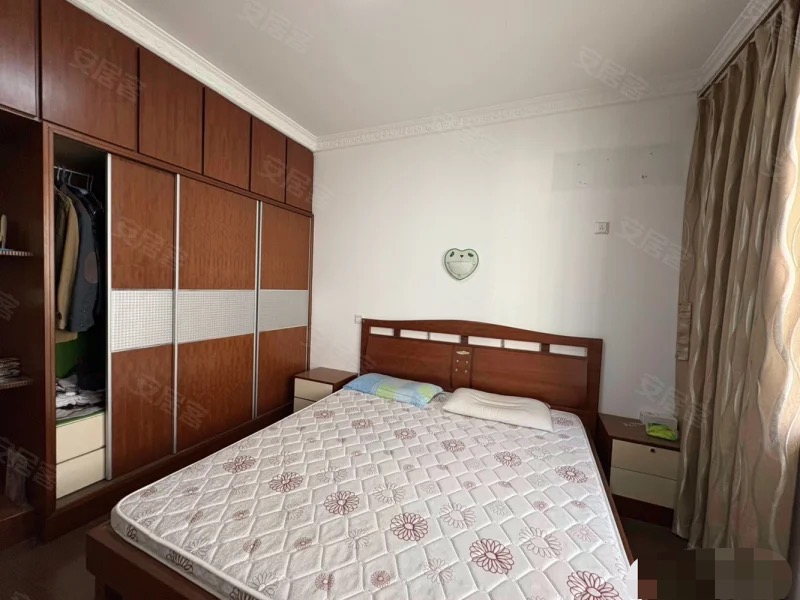 急售！德政园，步梯好楼层2楼，精装三房，有证满二，单价不到3000，看中能谈