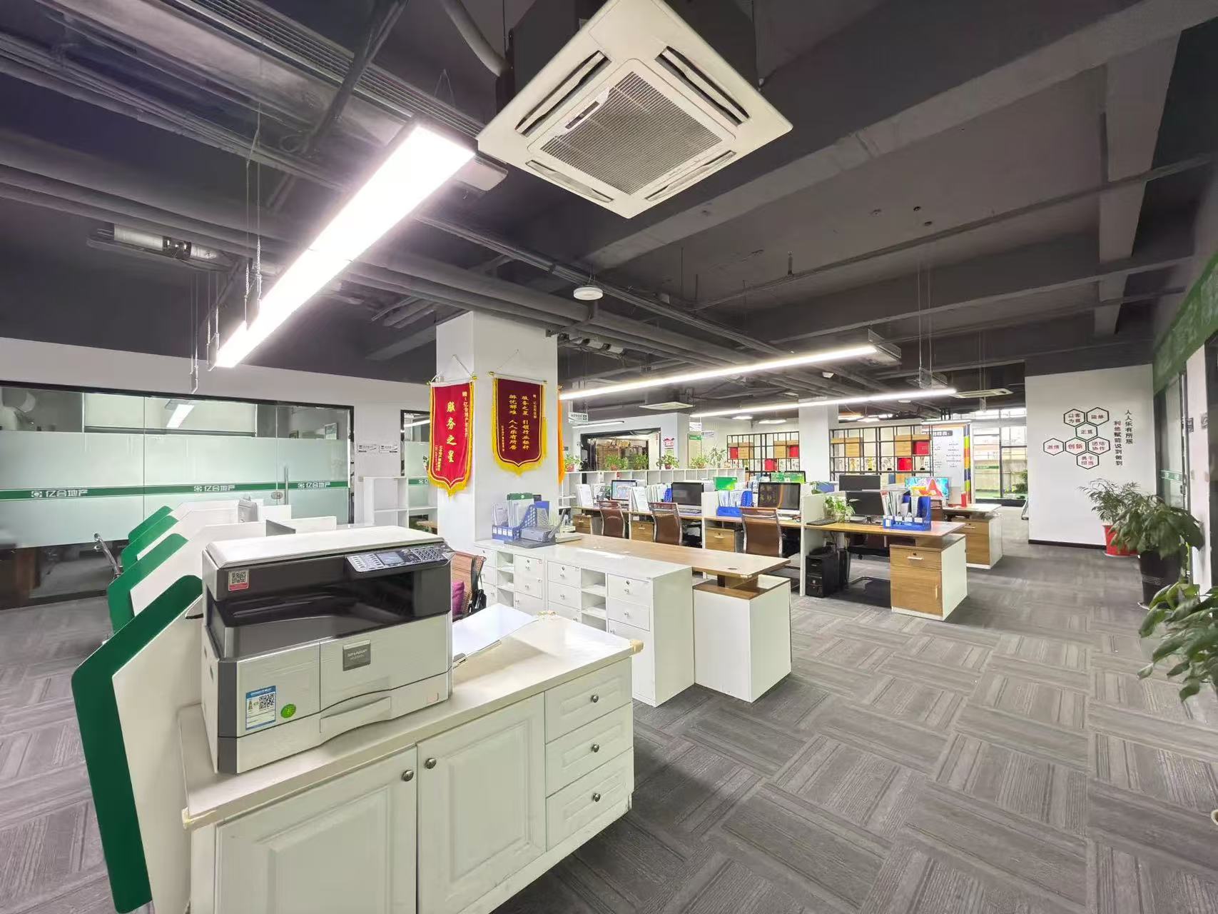 沔街国际大酒店，写字楼，16楼，适合办公，采光好，押一付年，租9送3