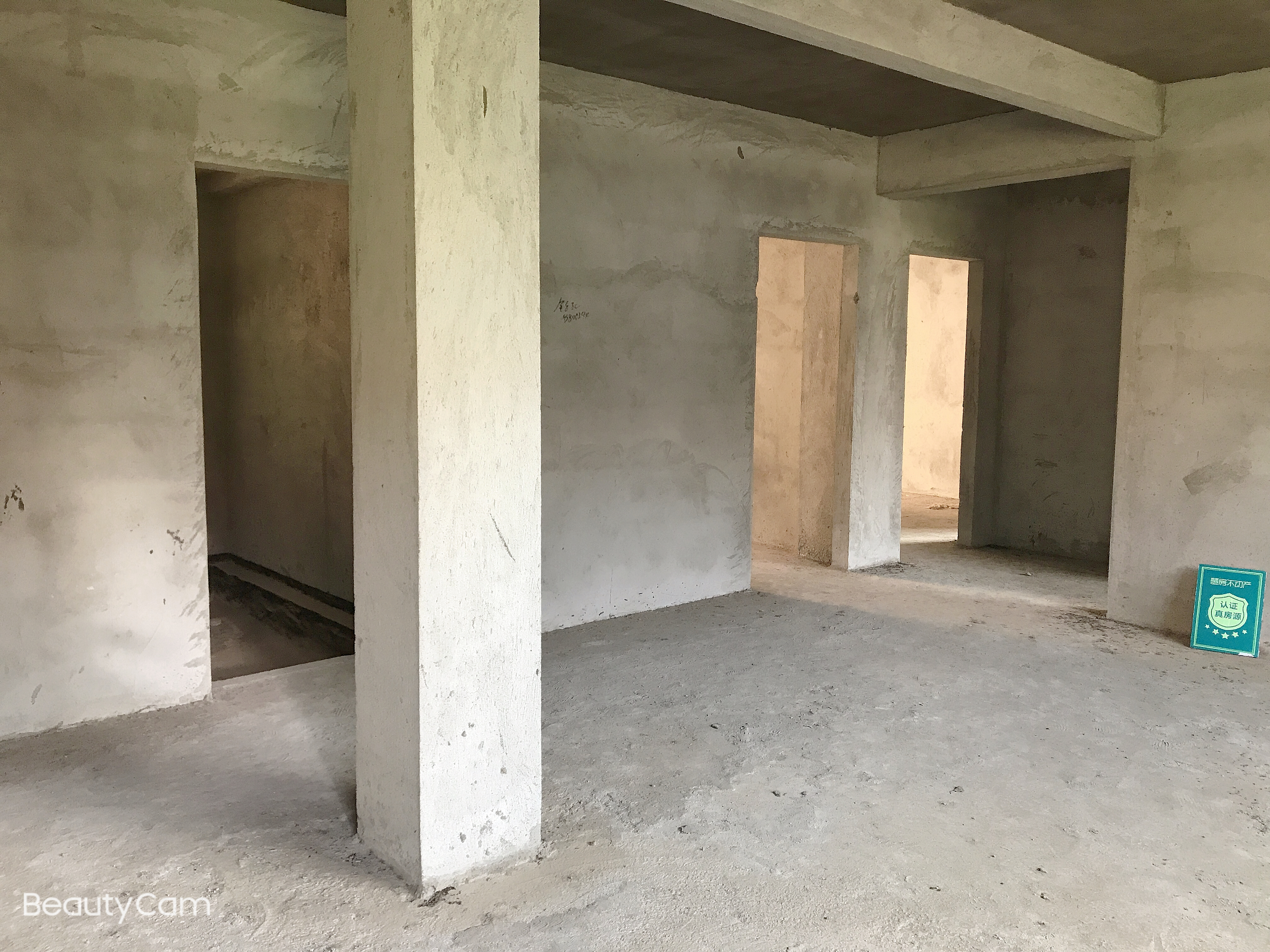 城南一品苑北苑对面毛坯四房证满二双阳台送入户花园看房方便