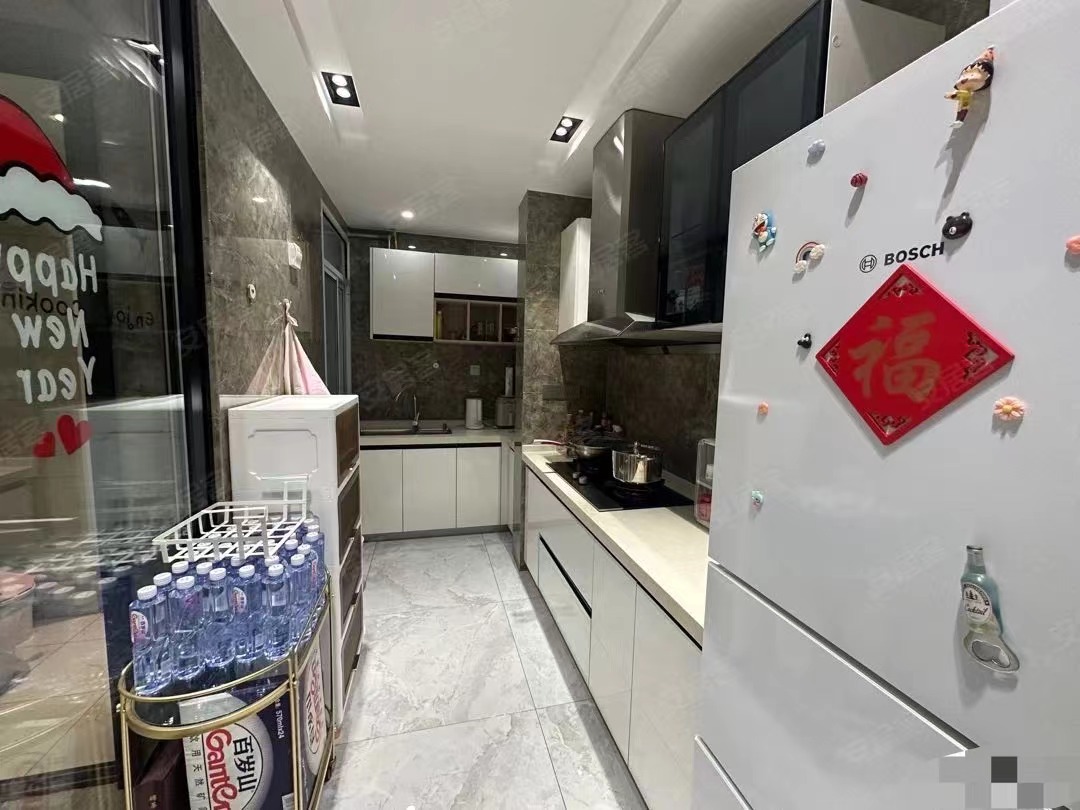 2，业主诚意出售，单价5300，包过户，御台公馆，精装两房，全屋中央空调，暖气片