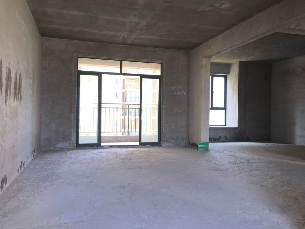 新城一号毛坯新城一号毛坯大三房南北通透双阳台看房方便