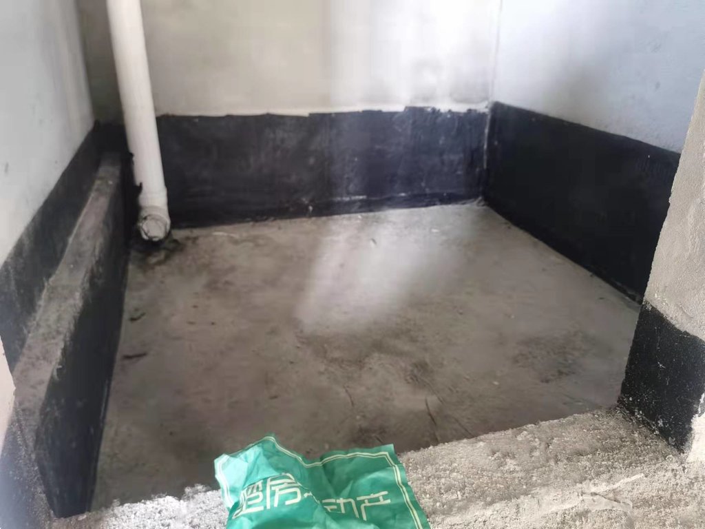 绿地香格里拉毛坯三房小区环境好空气好业主诚意出售