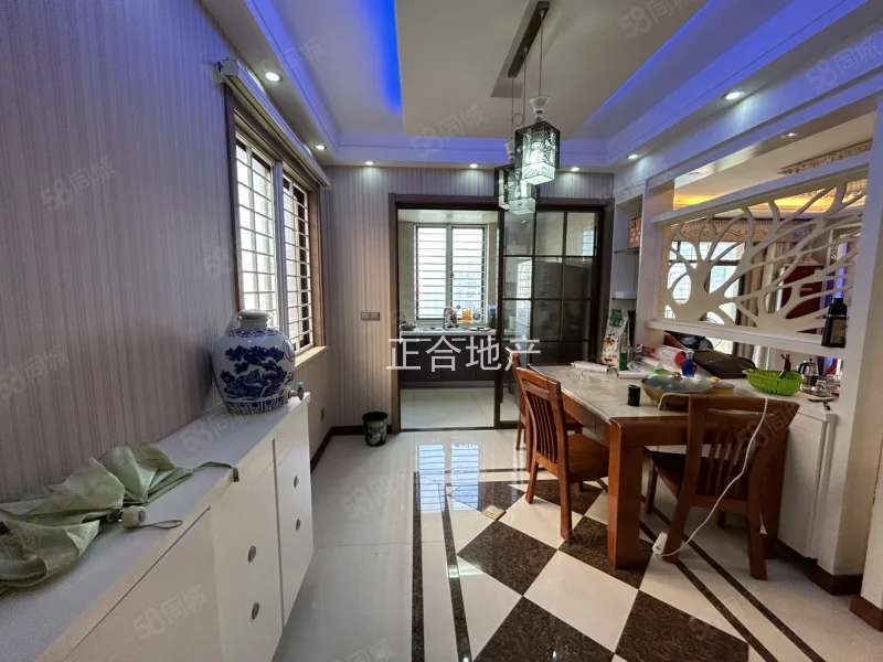 房东急售，城南，单价4400，精装三房，双阳台。南北通透，证满二，