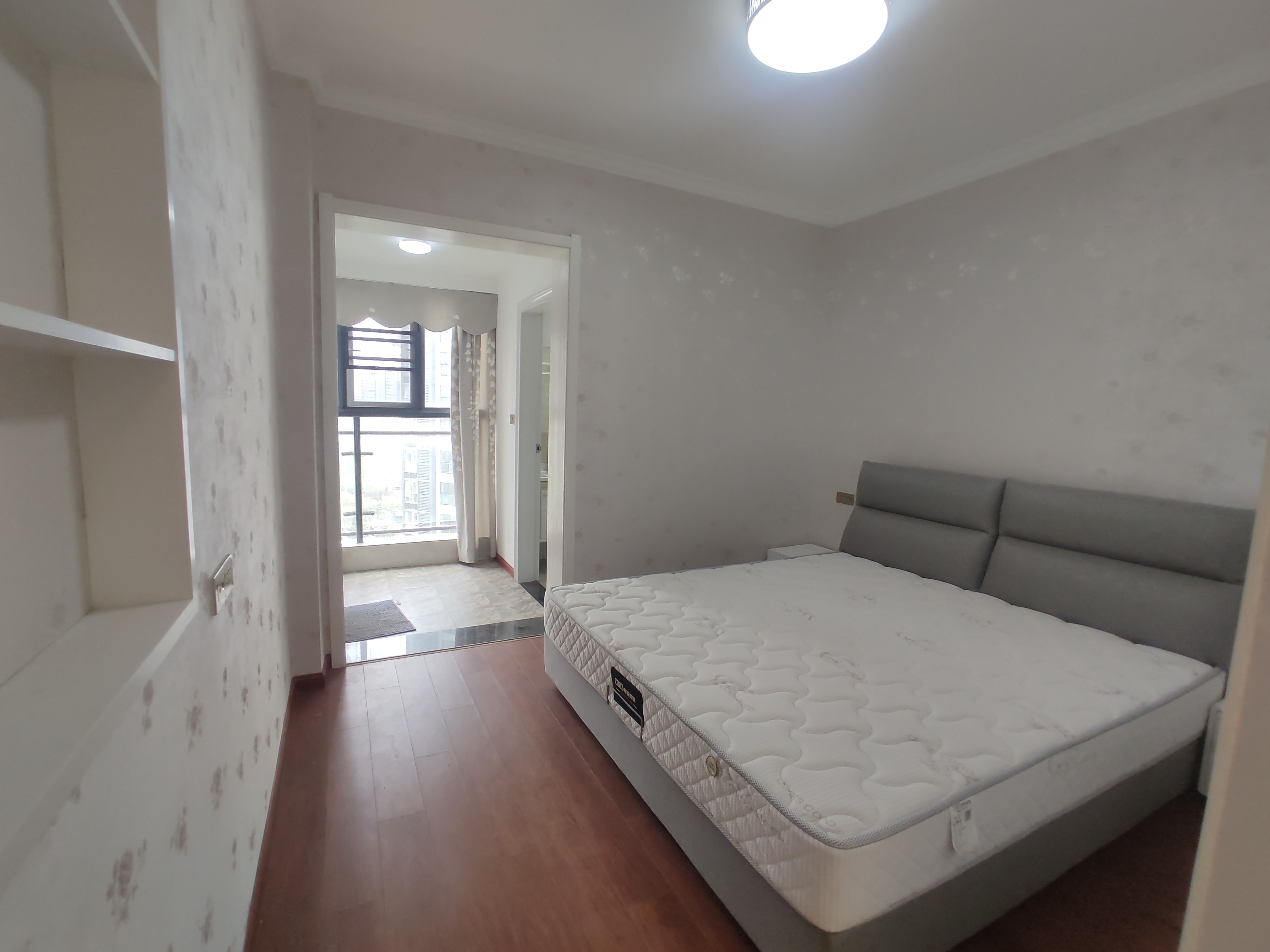 福星城.精装三房两卫.屋里成色新.证件在手满二.看房方便