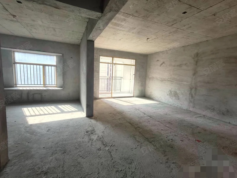 275，急售，蓝天新城，纯东边户。单价5200，中间好楼层，11楼，大三房，南北通透！