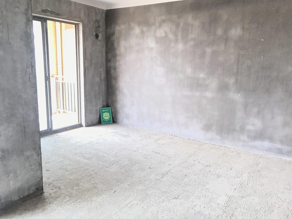 绿地华庭傲城电梯好楼层！毛坯大4房优质楼盘生活宜居