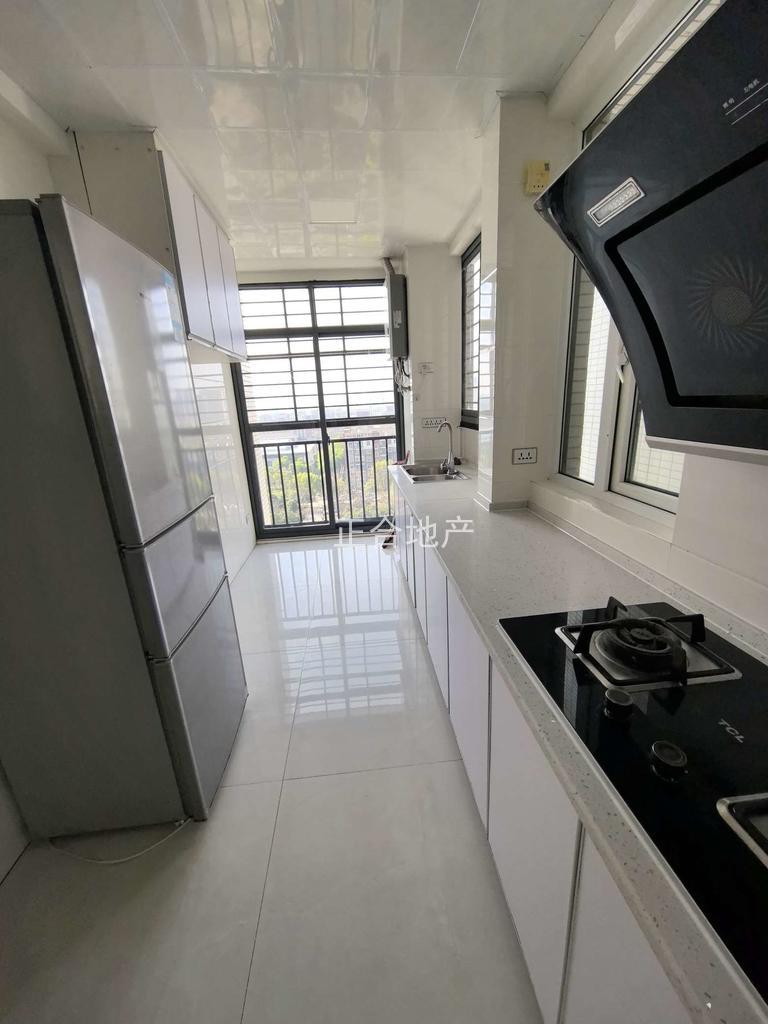 捡漏，城南，一中‬对面！翰墨苑，‮高小‬层，单价‬4800+，电梯好‬楼层12楼，精装‮三大‬房！满五