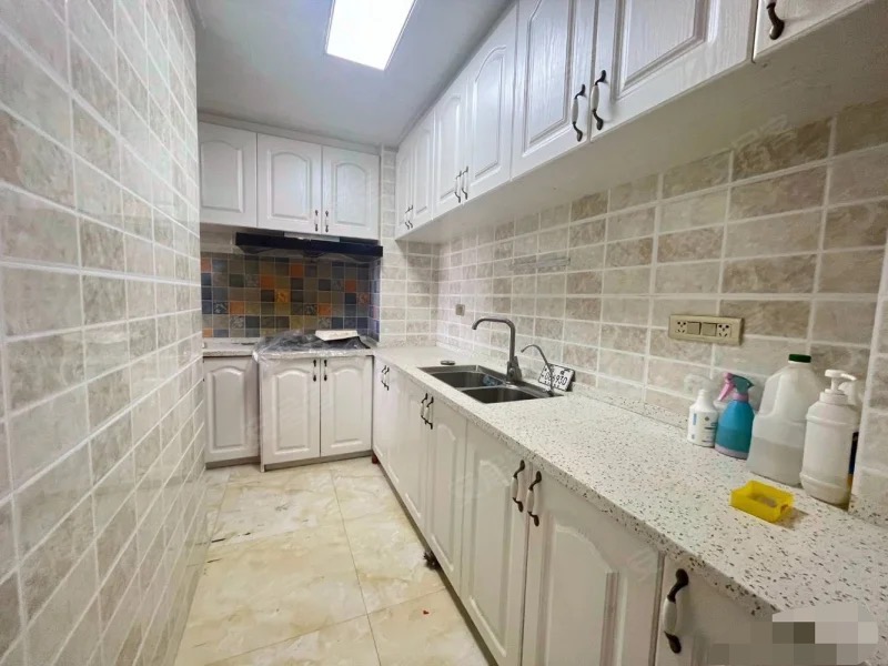 425，仙桃中学旁，红树湾，精装两房，三十几万，性价比高，证满二，