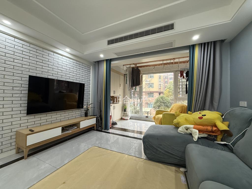 诚心出售，新城一号5期，洋房，精装三房，成色新，南北通透，户型好，证满二