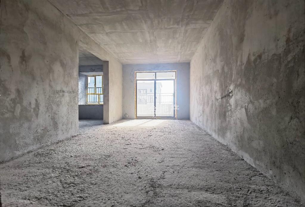 职院旁，天泽园，单价4700，送车位，毛坯三房，电梯小高层，证满二，凤凰层