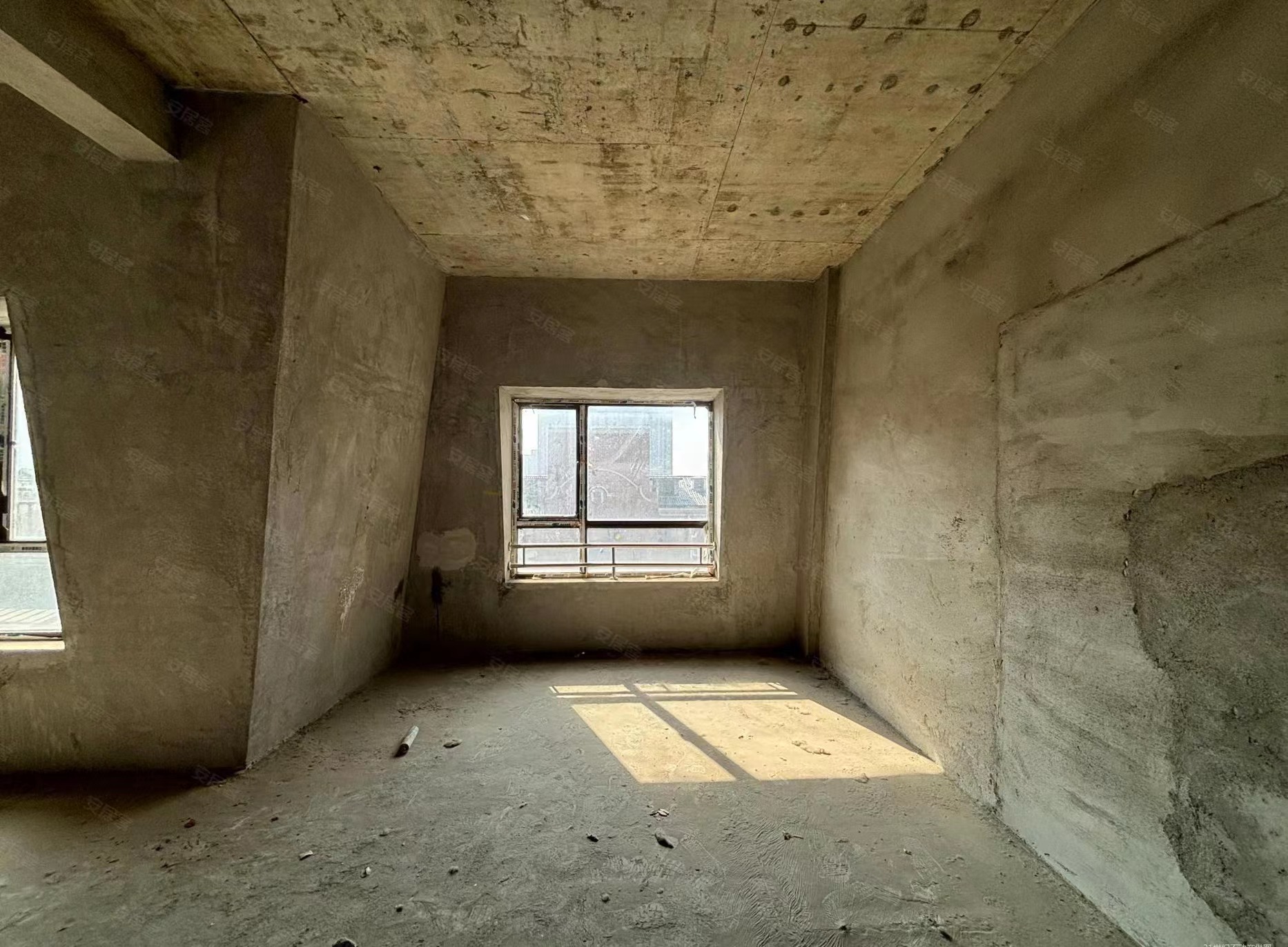 47，房东亏本出，城南忠心位置，电梯洋房，带大露台，证满二，户型视野好