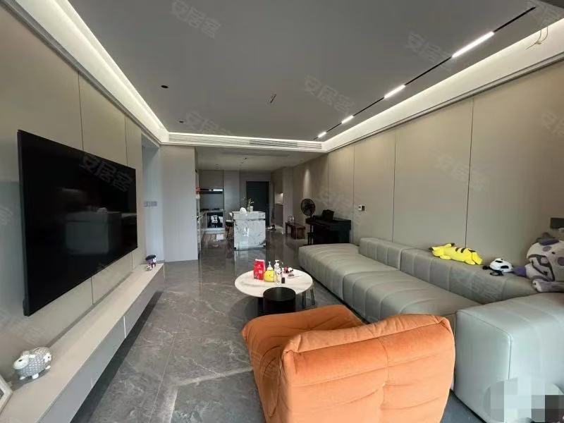 捡漏，绿地香格里拉，精装好楼层，三开间朝南，开放式厨房加导台，全屋中央空调，大落地窗