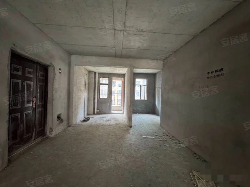 城南，新城一号五期，电梯洋房。中间楼层，四房二卫，全天采光，电梯入户，南北通透