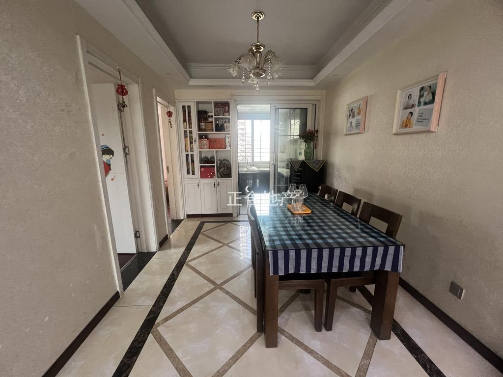 降价了，锦绣江山，业主诚心出售，精装三房二卫，单价4900，