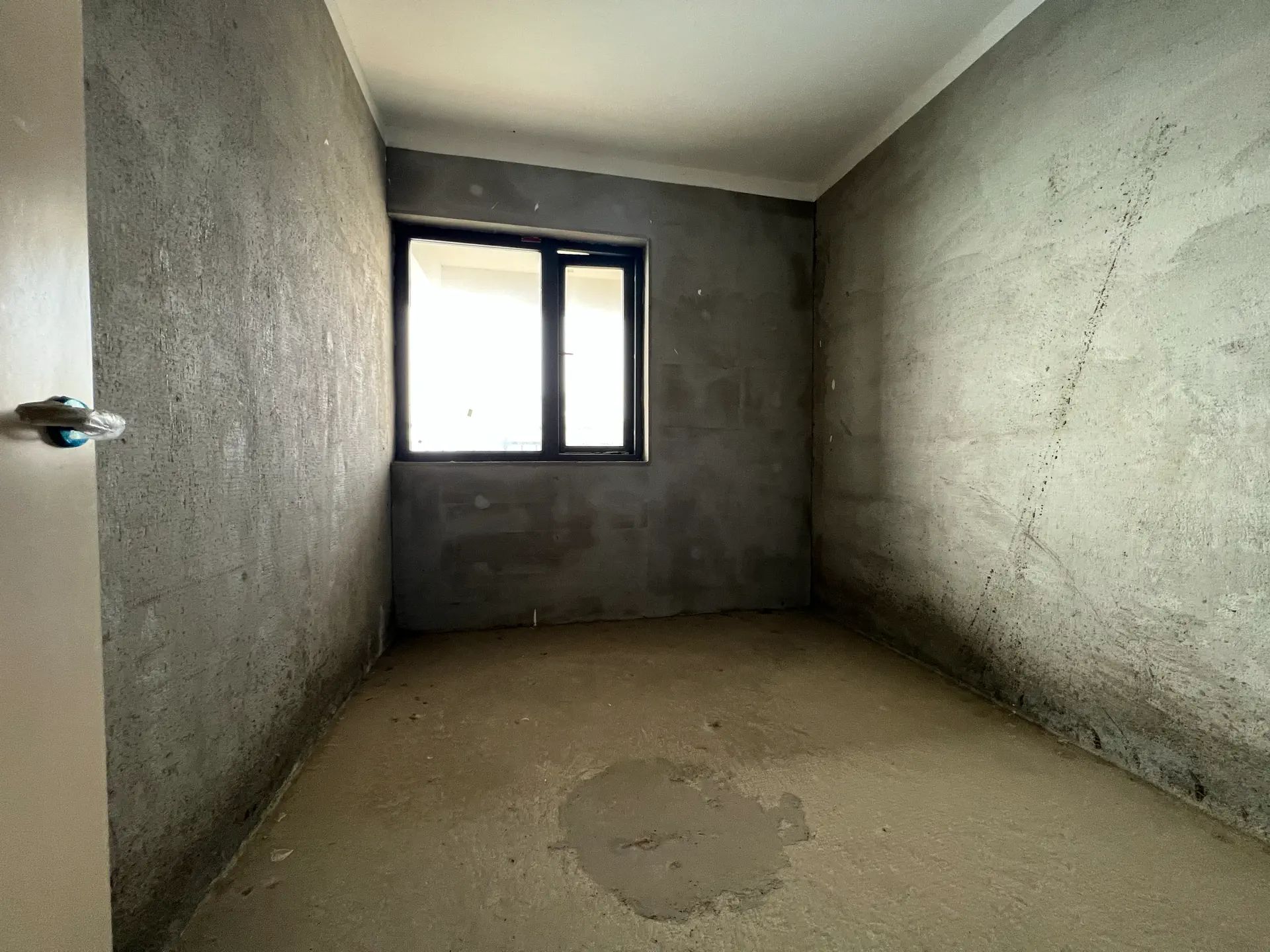 捡漏，房东急售，森林国际翡冷翠，电梯好楼层，采光好，证满二