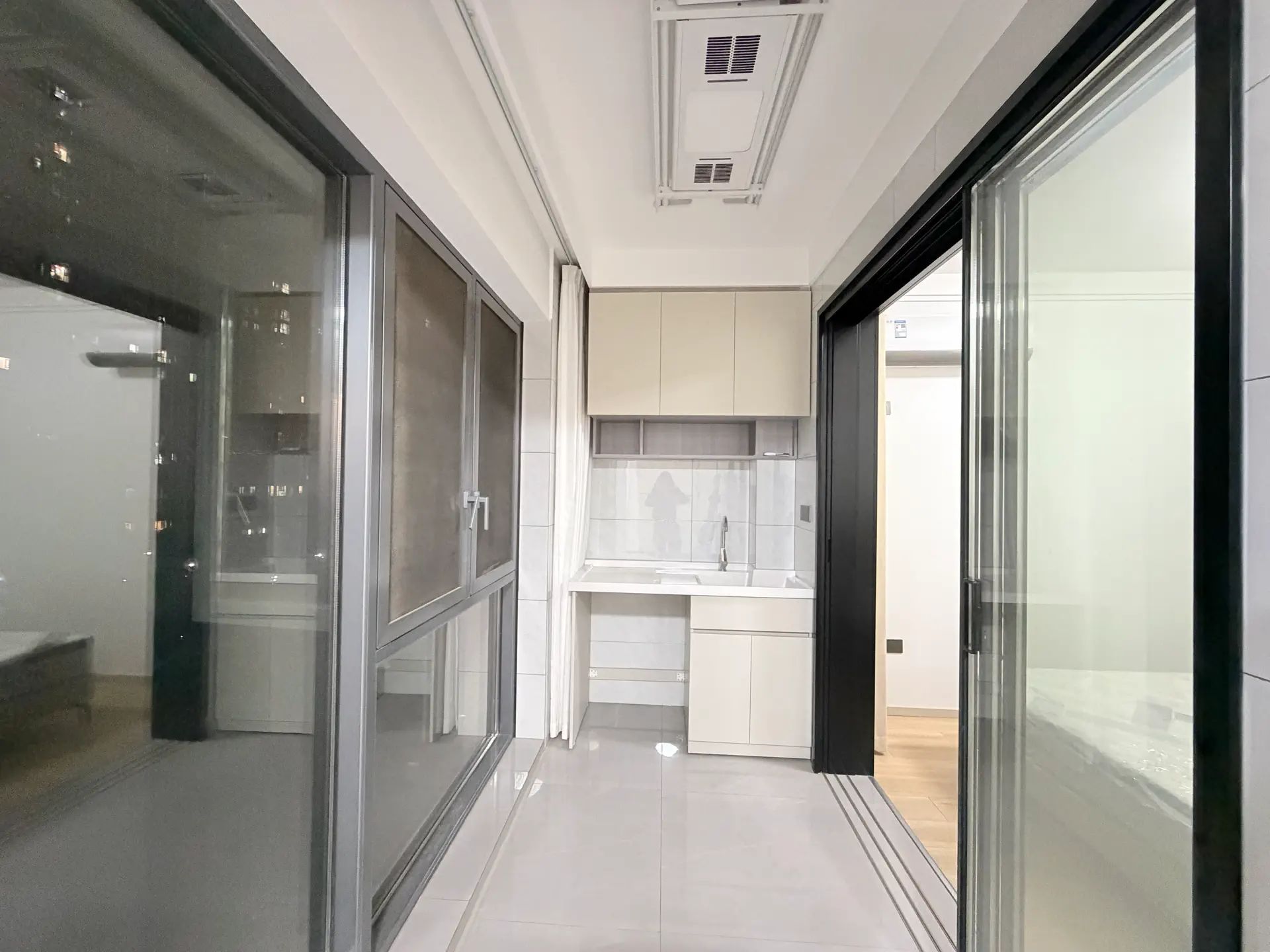 诚心出售，城南，南国明珠，‮主业‬自装，精装‮房三‬两卫，证满二