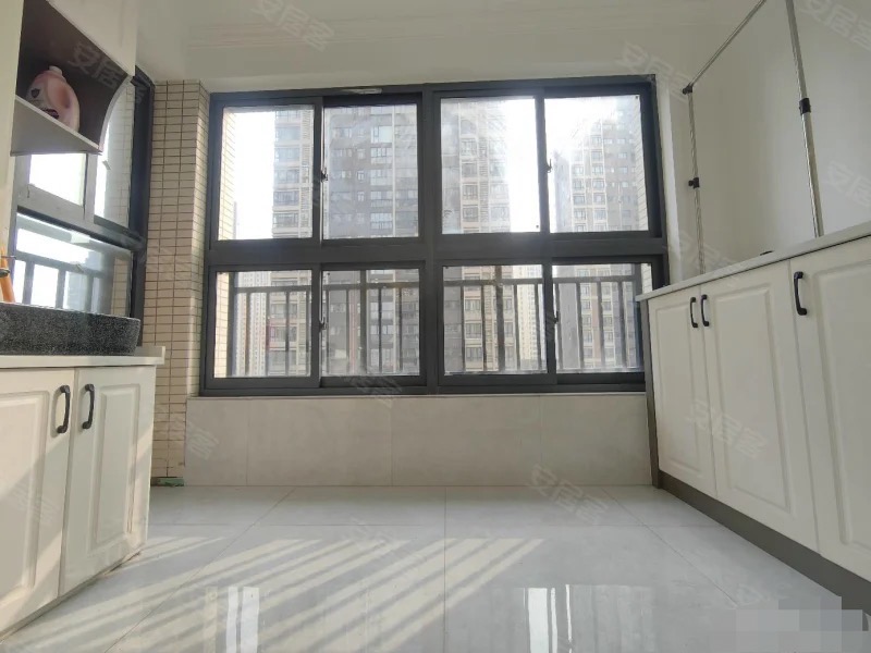 189，捡漏，房东亏本出售，和合国际，精装小三房，好楼层，老证，南北通透，配套成熟