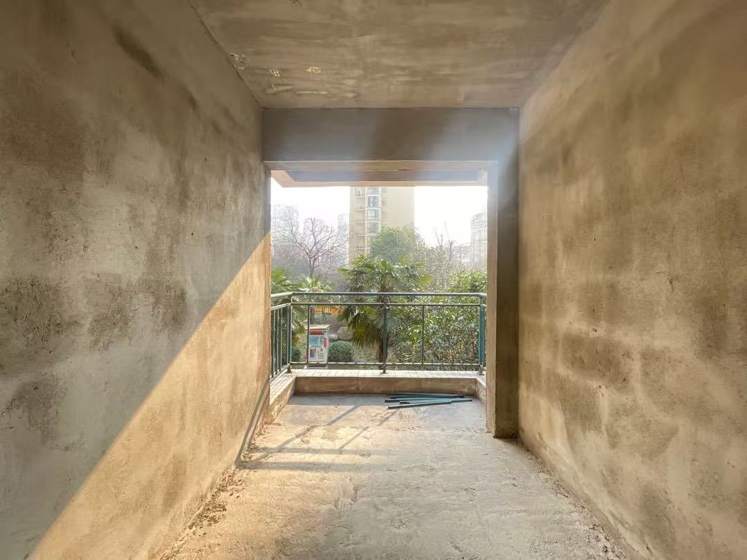 速度捡漏，城南，新城一号，单价3880，带一个大露台，证满，南北通透二