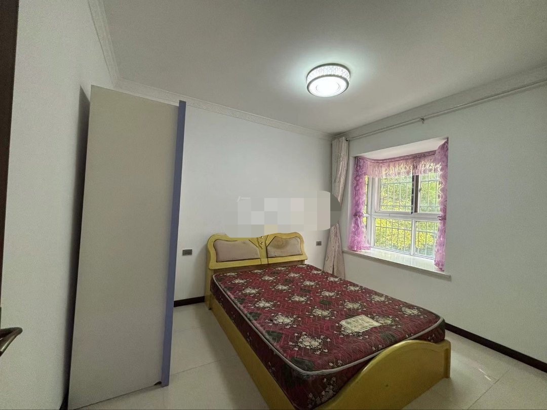 163，急售,​一中对面，翰林公馆，​精装三房，单价4200，总价40万，老证，送大露台