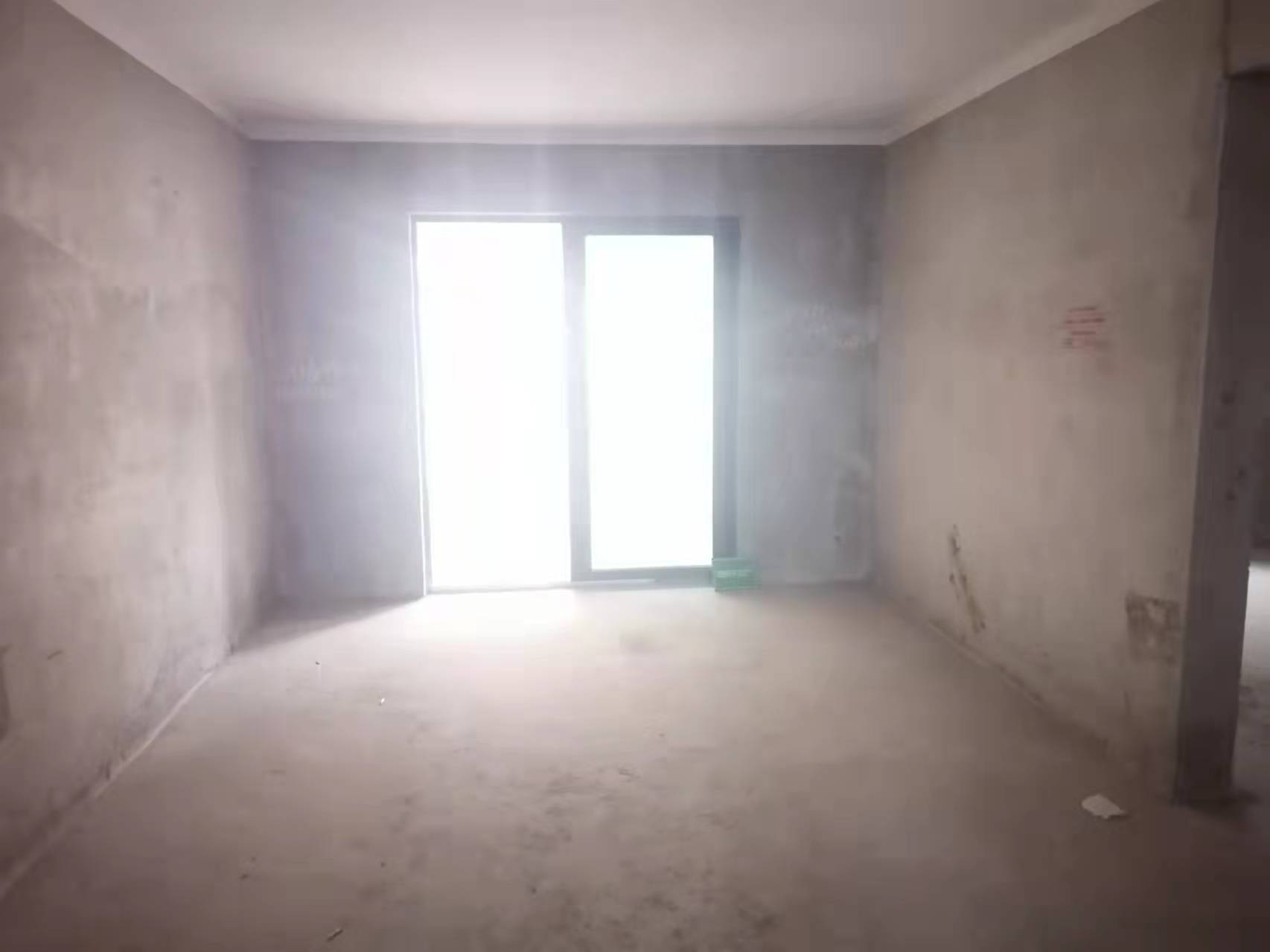 翡冷翠毛坯大三房南北双阳台餐客一体通透中间楼层前后无遮拦诚心出售可以按揭，看房方便